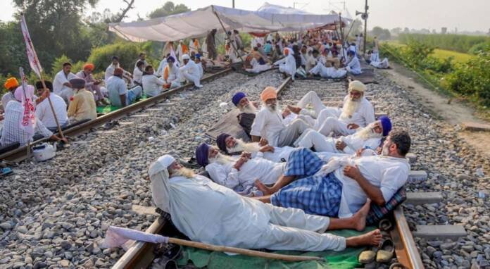 पंजाब में दर्जनों ट्रेन हुई रद्द, शुरू हुआ किसानों का ‘रेल रोको’ आंदोलन!