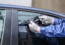 कार में काले शीशे लगवाने से पहले जान लें नियम, नहीं तो कट सकता है चालान कार में काले शीशे लगवाने से पहले जान लें नियम, नहीं तो कट सकता है चालान