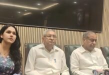 दिल्ली MCD में बगावत! आप के नेताओं ने मुकेश गोयल के नेतृत्व में बनाया अलग गुट दिल्ली MCD में बगावत! आप के नेताओं ने मुकेश गोयल के नेतृत्व में बनाया अलग गुट