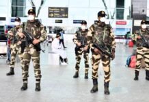 भारत-पाक तनाव के बीच हवाई अड्डों पर सुरक्षा अलर्ट, यात्रियों के लिए नई गाइडलाइंस भारत-पाक तनाव के बीच हवाई अड्डों पर सुरक्षा अलर्ट, यात्रियों के लिए नई गाइडलाइंस