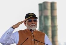 S-400 को लेकर पाकिस्तान का झूठ बेनकाब, पीएम मोदी की तस्वीर ने खोल दी पोल S-400 को लेकर पाकिस्तान का झूठ बेनकाब, पीएम मोदी की तस्वीर ने खोल दी पोल