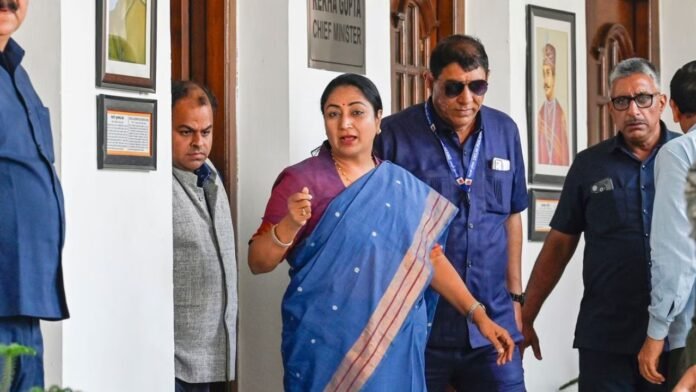सीएम रेखा गुप्ता ने दिल्ली में 'वॉटर एटीएम' योजना शुरू की