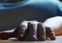 छत पर सो रही थी दिव्यांग युवती: युवती की अपहरण के बाद कर दी हत्या छत पर सो रही थी दिव्यांग युवती: युवती की अपहरण के बाद कर दी हत्या