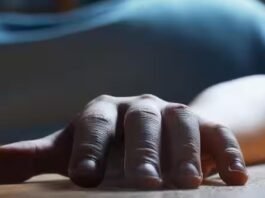 छत पर सो रही थी दिव्यांग युवती: युवती की अपहरण के बाद कर दी हत्या छत पर सो रही थी दिव्यांग युवती: युवती की अपहरण के बाद कर दी हत्या