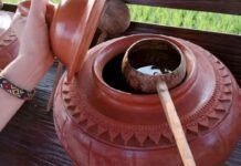 बिना फ्रिज के ठंडा पानी! गर्मियों में घड़े का पानी ठंडा रखने के आसान घरेलू उपाय गर्मियों में घड़े का पानी ठंडा रखने के आसान घरेलू उपाय