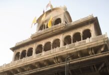 सुप्रीम कोर्ट ने कहा: “भगवान कृष्ण पहले मध्यस्थ थे” बांके बिहारी कॉरिडोर विवाद को वार्ता से सुलझाएं, 15 मई का पुराना आदेश रद्द करने का प्रस्ताव बांके बिहारी कॉरिडोर