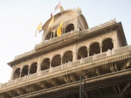 सुप्रीम कोर्ट ने कहा: “भगवान कृष्ण पहले मध्यस्थ थे” बांके बिहारी कॉरिडोर विवाद को वार्ता से सुलझाएं, 15 मई का पुराना आदेश रद्द करने का प्रस्ताव बांके बिहारी कॉरिडोर