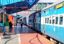 ट्रेन के एसी कोच में बच्ची का शव मिलने से हड़कंप, बाथरूम के कूड़ेदान से निकाला गया बाहर एसी कोच में बच्ची का शव