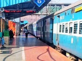 ट्रेन के एसी कोच में बच्ची का शव मिलने से हड़कंप, बाथरूम के कूड़ेदान से निकाला गया बाहर एसी कोच में बच्ची का शव