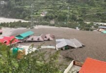 उत्तरकाशी में बादल फटने से मचा कहर, 25 होटल मलबे में दबे, सेना और NDRF ने संभाला मोर्चा उत्तरकाशी में बादल फटने से मचा कहर