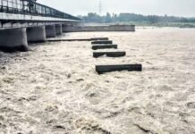 Delhi Yamuna Flood: खतरे के निशान से ऊपर पहुंचा यमुना का जलस्तर, प्रशासन अलर्ट Delhi Yamuna Flood: खतरे के निशान से ऊपर पहुंचा यमुना का जलस्तर, प्रशासन अलर्ट