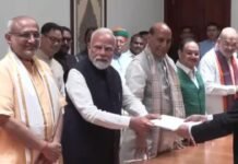 सीपी राधाकृष्णन: एनडीए की पूरी ताकत के साथ नामांकन, PM मोदी बने पहले प्रस्तावक सीपी राधाकृष्णन