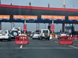 गुरुग्राम में टोल टैक्स माफ़ी को लेकर ग्रामीणों का विरोध तेज, द्वारका एक्सप्रेसवे टोल प्लाजा पर पंचायत कर उठाई मांग द्वारका एक्सप्रेसवे टोल टैक्स