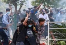 Nepal Voilence: नेपाल में Gen Z का उग्र विरोध, मंत्रियों को हेलीकॉप्टर से सुरक्षित निकाला गया Nepal Voilence