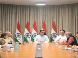 धर्मेंद्र प्रधान के इस्तीफे के बाद शिक्षा मंत्रालय की कमान प्रह्लाद जोशी के हाथ, पहले दिन अधिकारियों के साथ की बैठक धर्मेंद्र प्रधान के इस्तीफे के बाद शिक्षा मंत्रालय की कमान प्रह्लाद जोशी के हाथ